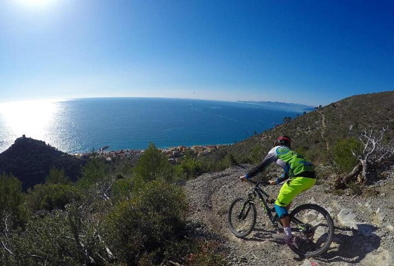 Hotel San Pietro Palace Finale Ligure Εξωτερικό φωτογραφία